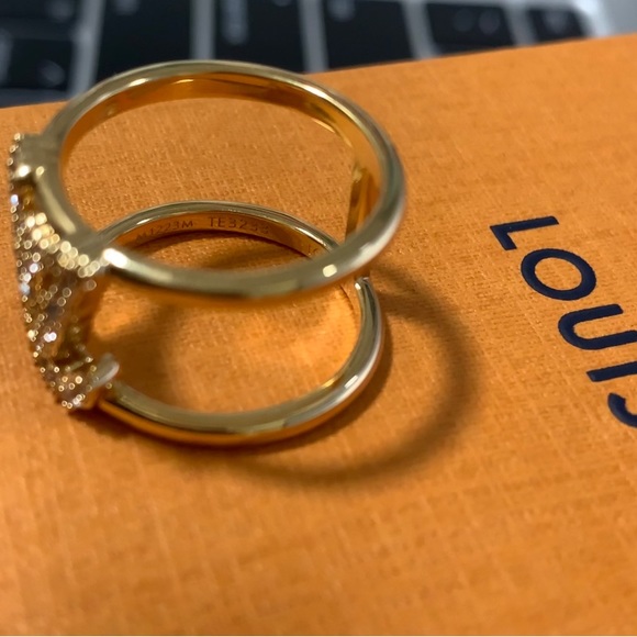 Gold LV Iconic Tresor Ring
Size M - Picture 5 of 8